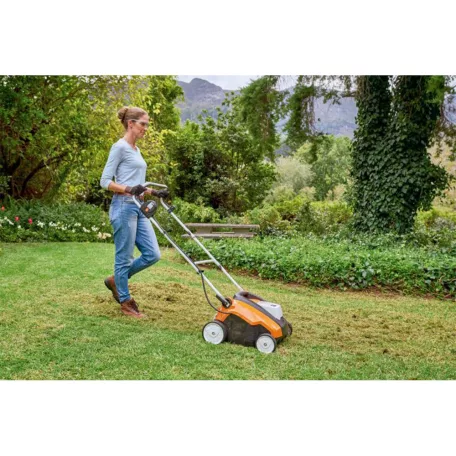 Stihl RLA 240 akkumulátoros gyepszellőztető AK rendszer 36V AK 30S akkumulátorral és AL 101 töltő