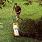 STIHL RMA 235.1 akkus fűnyíró AK rendszer 36V AK 20 akkumulátorral és AL 101 töltővel, 33cm
