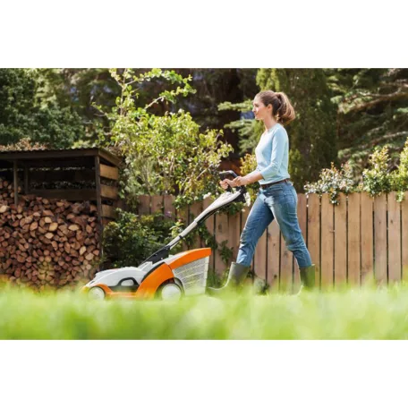 STIHL RMA 239 C akkus funyíró AK rendszer 36V AK 20 akkumulátorral és AL 101 töltovel, 37cm