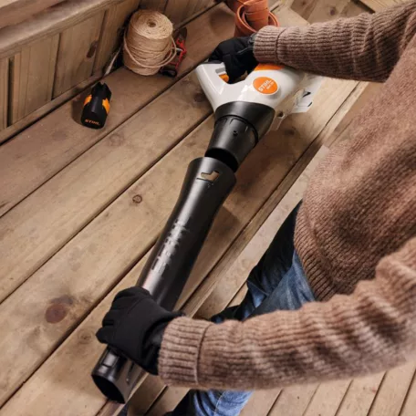 STIHL BGA 30.0 akkumulátoros fúvógép, AS rendszer, 10,8V alapgép, 5N
