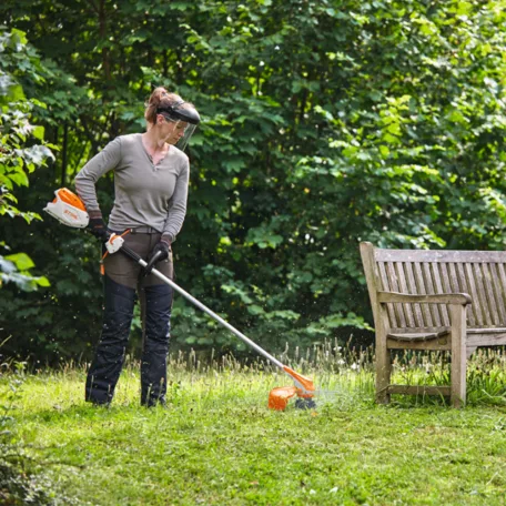 STIHL FSA 120.0 akkus fűkasza AP rendszer 36V alapgép, 1,0kW, AutoCut 27-2