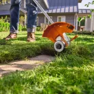 STIHL FSA 50.0 akkus szegélynyíró AK rendszer 36V AK 10 akkumulátorral és AL 101 töltővel, 0,4kW