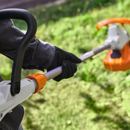 STIHL FSA 50.0 akkus szegélynyíró AK rendszer 36V AK 10 akkumulátorral és AL 101 töltővel, 0,4kW