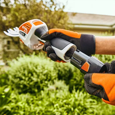 STIHL HSA 26 akkus fu- és sövénynyíró AS rendszer 10,8V AS 2 akkumulátorral és AL 1 töltovel, 20/12c