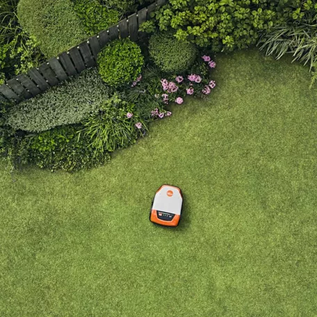 STIHL iMOW 6 robotfunyíró max. 3000m2, 28cm