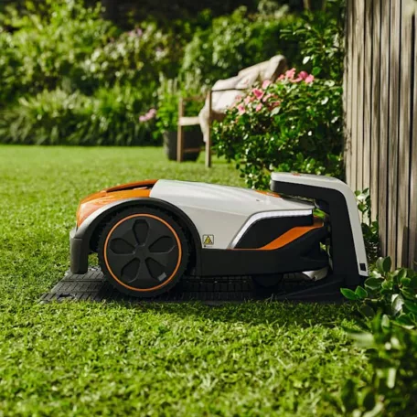 STIHL iMOW 7 robotfunyíró max. 5000m2, 28cm