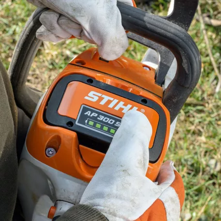 STIHL MSA 220 C-B akkus láncfűrész AP rendszer 36V alapgép, 35cm