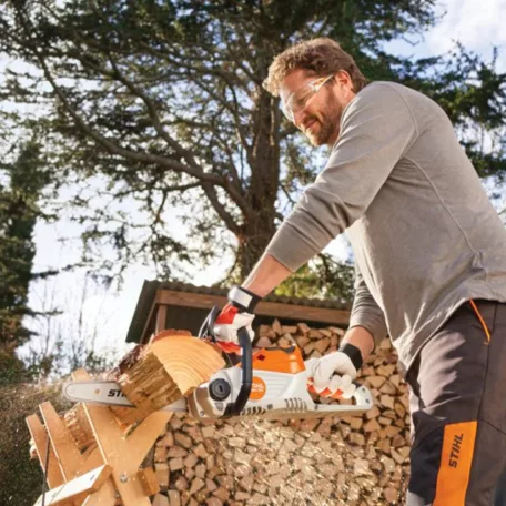 STIHL MSA 70 C-B akkus láncfűrész AK rendszer 36V AK 30 akkumulátorral és AL 101 töltovel, 30cm