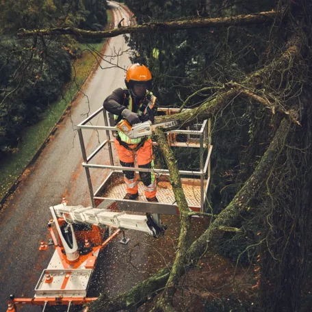 STIHL MSA 190.0 T akkumulátoros láncfűrész, AP rendszer, 36V alapgép, 30 cm