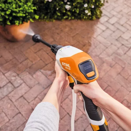 STIHL RCA 20.0 SET akkumulátoros kültéri tisztító, AS rendszer, 10,8V, 2 x AS 2 akkumulátorral és töltővel