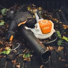 STIHL SHA 140 PRO akkus lombszívó AP rendszer 36V alapgép, 910m3/h